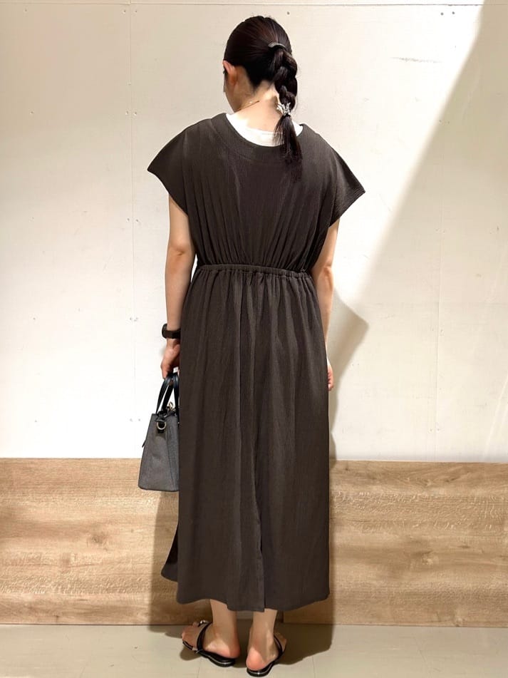 花さんの「SHOO･LA･RUE｜【前後2WAY】さらりと大人上品に 楊柳フレンチワンピース」を使ったコーディネート
