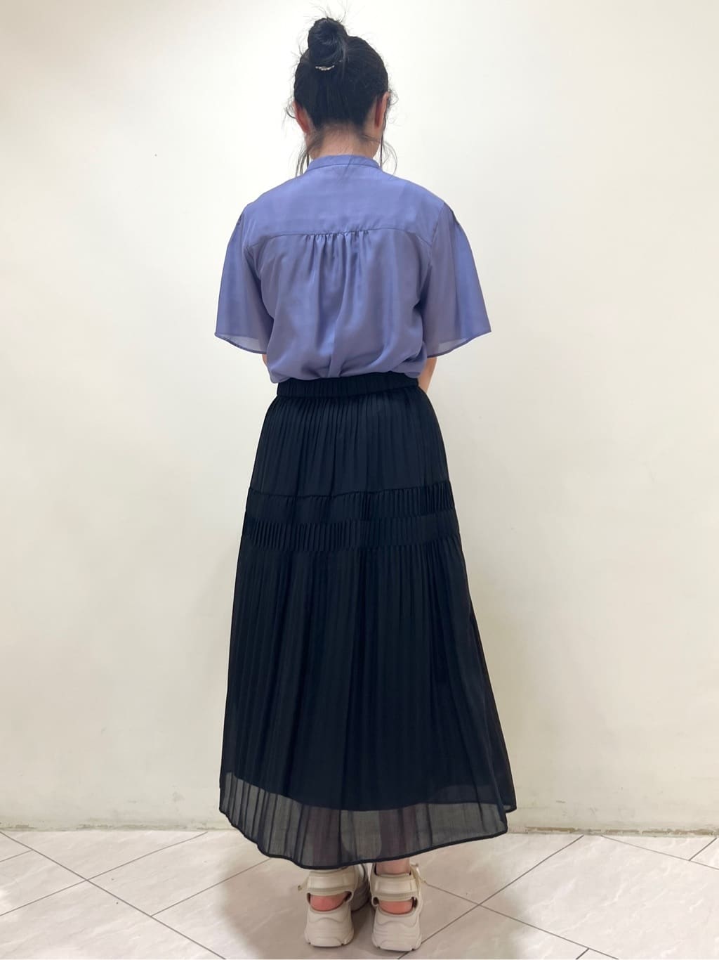 yanaさんの「Reflect｜【選べる5色◎／マシンウォッシュ可】シャーリングデザインブラウス」を使ったコーディネート