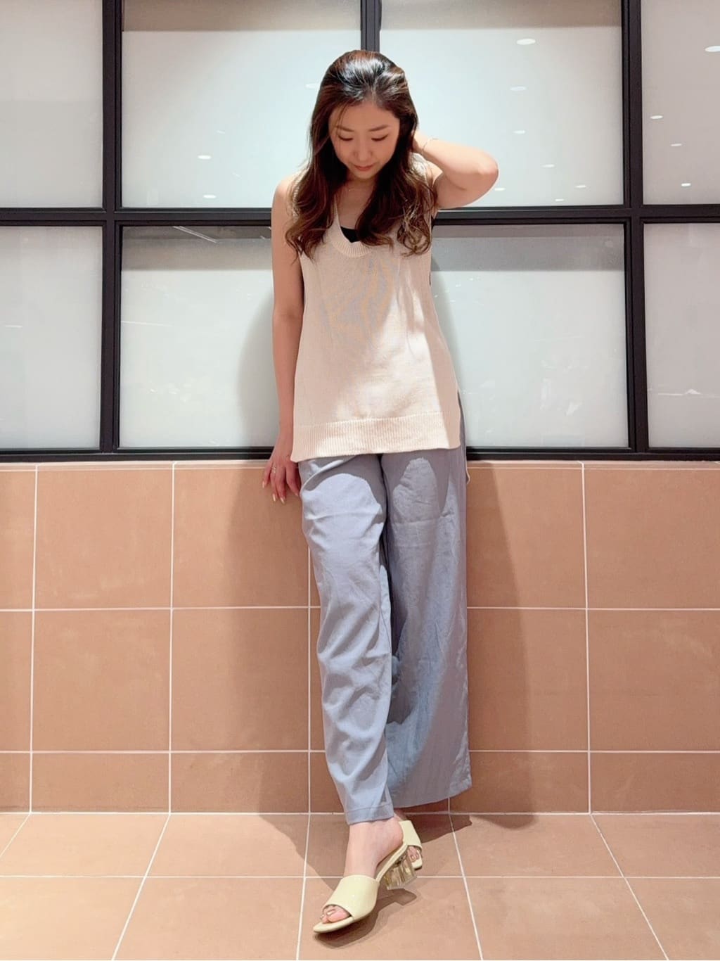 kaoriさんの「ESPERANZA｜スクエアトゥクリアヒールミュール」を使ったコーディネート