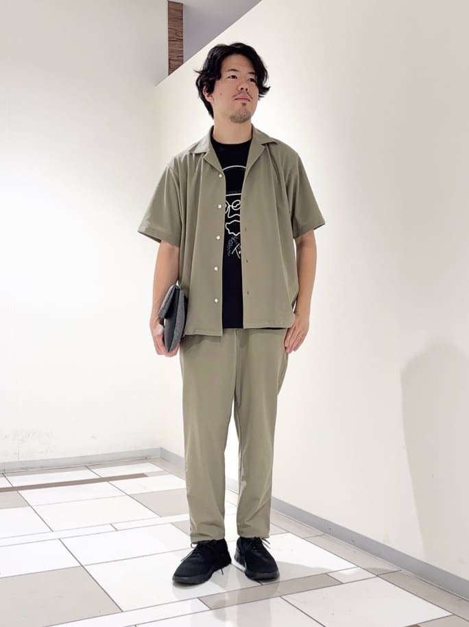 及川さんの「TAKEO KIKUCHI｜【COOL CITY WEAR】エアートール オープンカラーシャツ /接触冷感・通気性」を使ったコーディネート