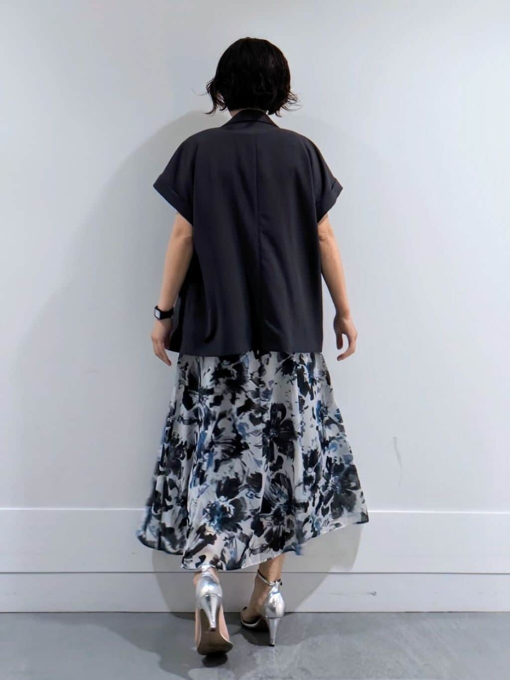 ミズタさんの「UNTITLED｜【シアー/エレガント/花柄/夏ワンピ】ペイントフラワーワンピース」を使ったコーディネート