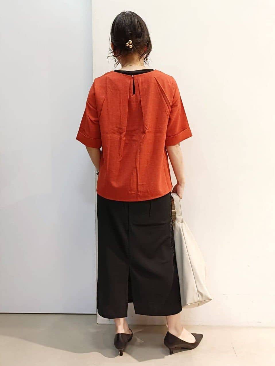 あんさんの「THE SHOP TK｜麻調メッシュブラウス【二の腕カバー/洗える】」を使ったコーディネート