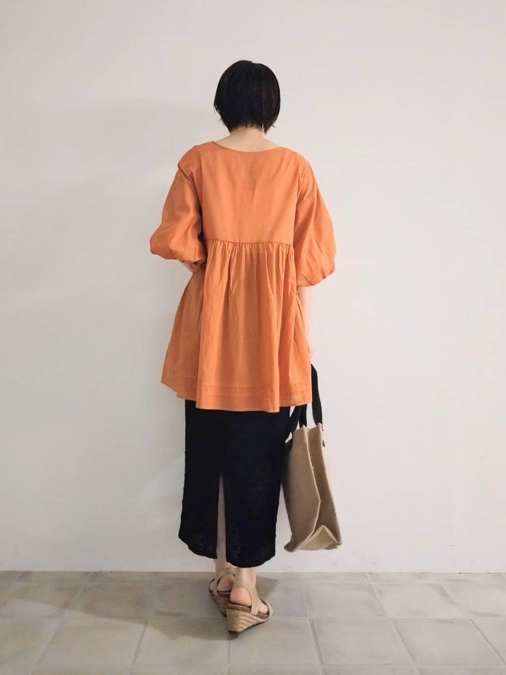 miomioさんの「SHOO･LA･RUE｜【S-LL】一枚で着映え バルーンスリーブブラウス」を使ったコーディネート