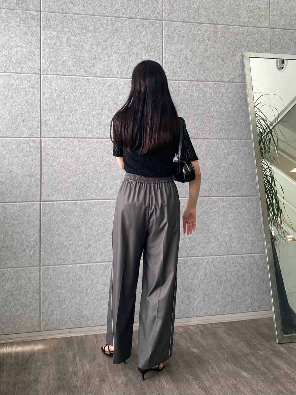 rinaさんの「INDIVI｜【セットアップ可能】サキソニーサイドラインパンツ」を使ったコーディネート