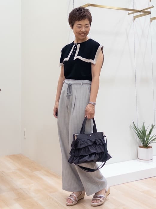 シュウコさんの「grove｜ロープベルトで差がつく 洗練リラックスパンツ」を使ったコーディネート
