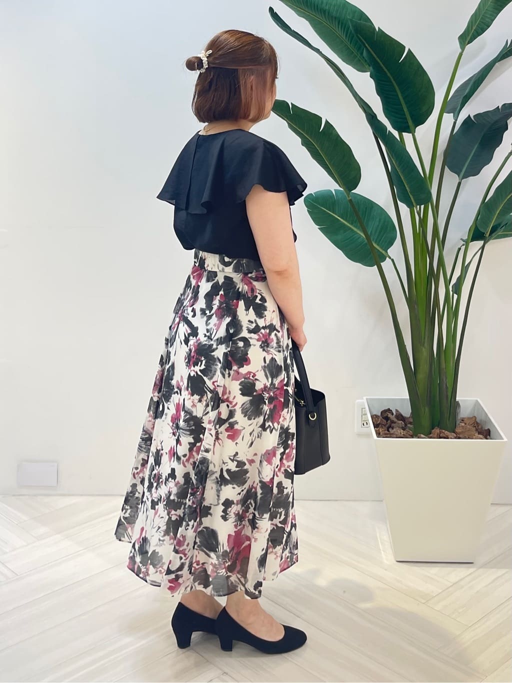 Tomoさんの「UNTITLED｜【きれいめ/洗える/フリル】ラッフルシアーブラウス」を使ったコーディネート
