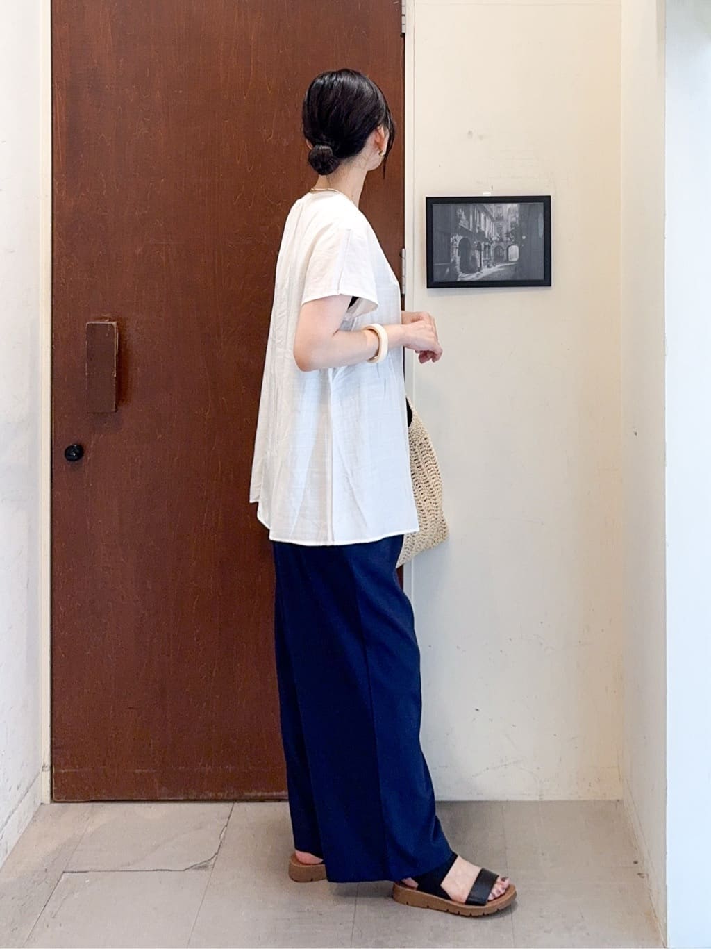 𝐇𝐢𝐫𝐨𝐦𝐢さんの「SHOO･LA･RUE｜【S-LL/ひんやり/UV】手の甲まで隠れる トッパーカーディガン」を使ったコーディネート