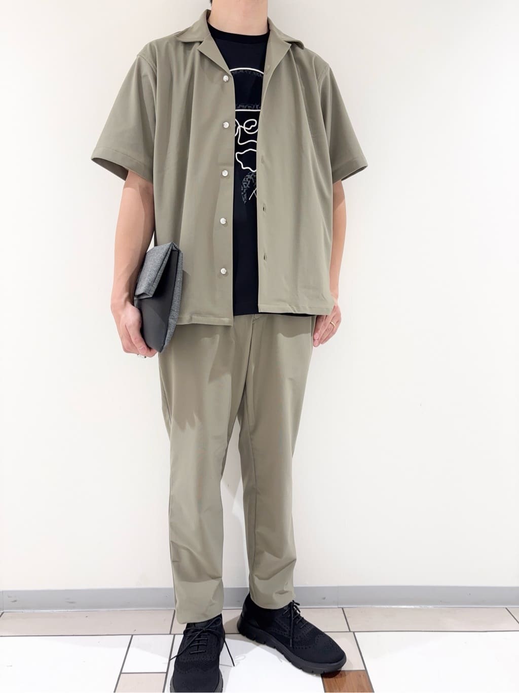 及川さんの「TAKEO KIKUCHI｜【COOL CITY WEAR】エアートール オープンカラーシャツ /接触冷感・通気性」を使ったコーディネート