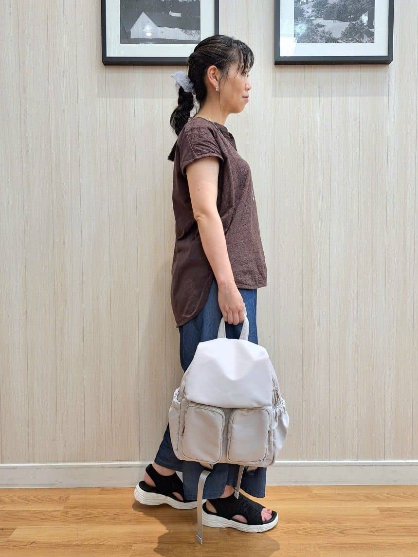 Saoさんの「SHOO･LA･RUE｜【洗える/S-LL/ひんやり】金ボタンがアクセント　大人のデニムガウチョパンツ」を使ったコーディネート