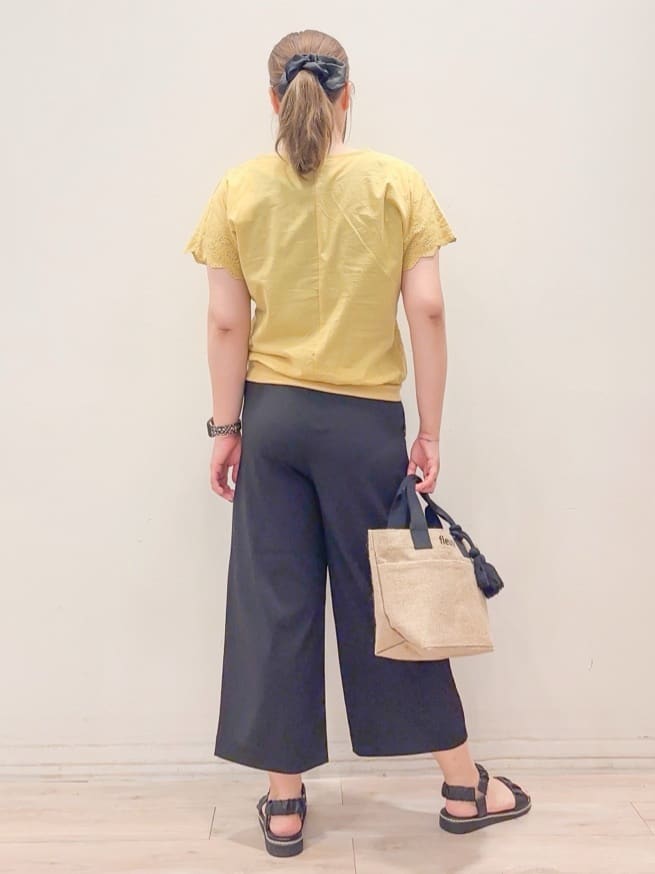 naoさんの「SHOO･LA･RUE｜スカラップ刺繍レースが目を惹く ドルマントップス」を使ったコーディネート