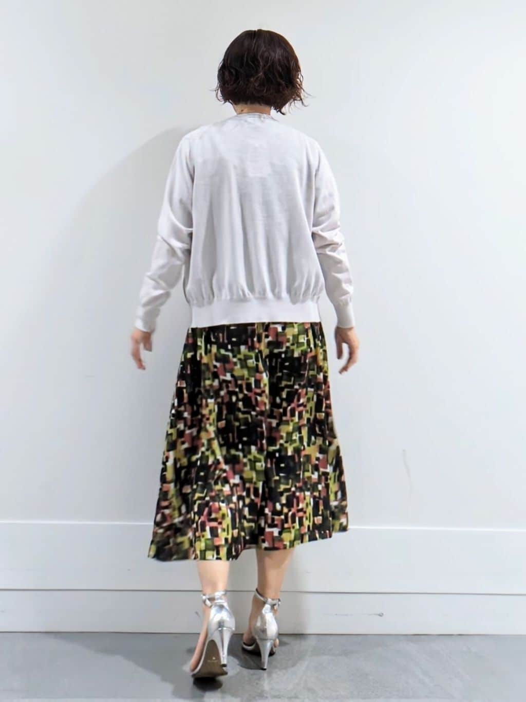 ミズタさんの「UNTITLED｜【洗える/前開きボタン/ベルト付】ブロック柄ワンピース」を使ったコーディネート
