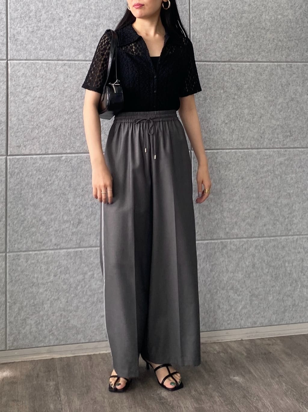 rinaさんの「INDIVI｜【セットアップ可能】サキソニーサイドラインパンツ」を使ったコーディネート