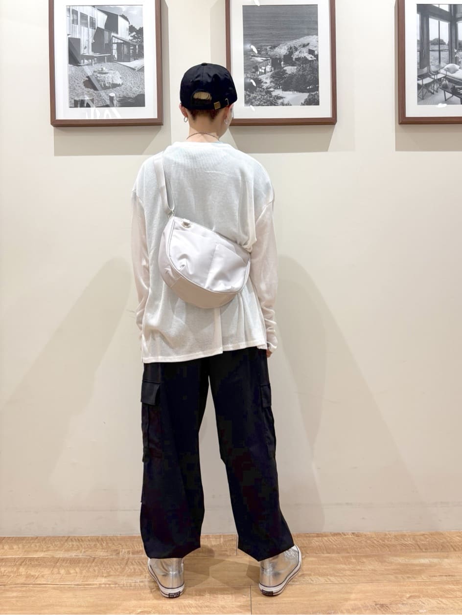 Ayumiさんの「SHOO･LA･RUE｜◆【S-LL/ひんやり/洗濯後しわになりにくい】程よいシアー感 ロゴTシャツブラウス」を使ったコーディネート