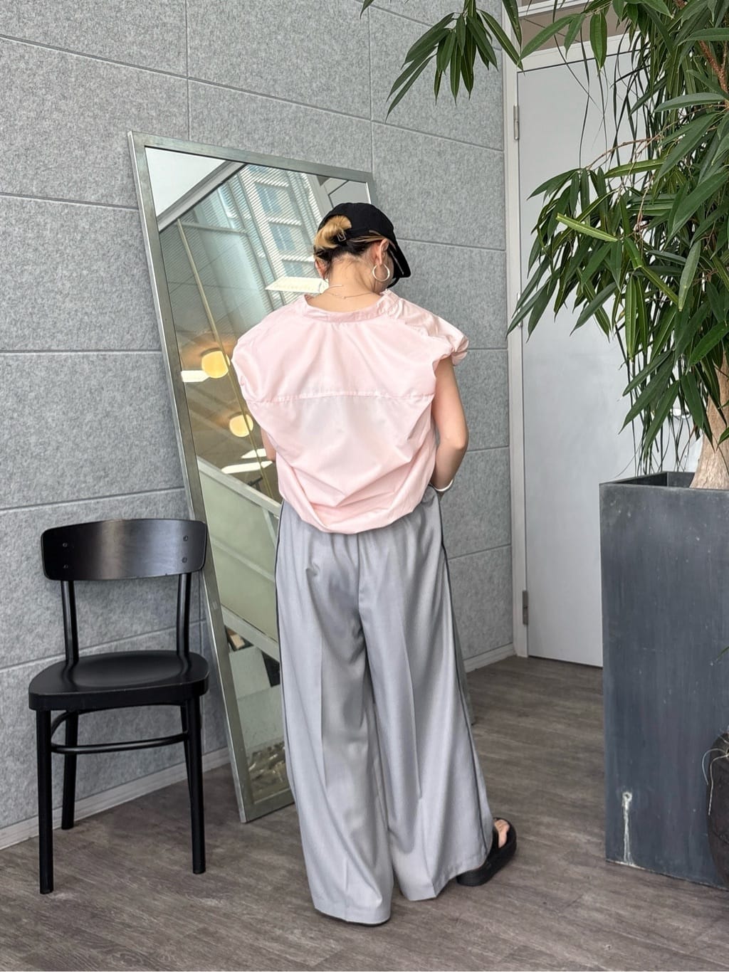 kotakiさんの「INDIVI｜【セットアップ可能】サキソニーサイドラインパンツ」を使ったコーディネート