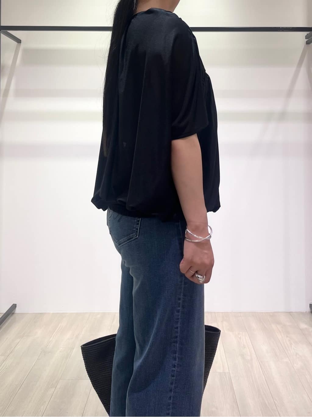 hasuさんの「INDIVI｜【洗える／体型カバー】シャーリングシアートップス」を使ったコーディネート