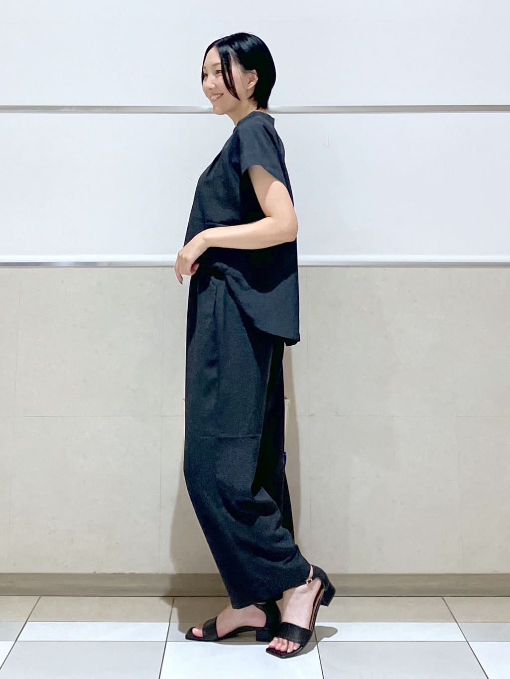 eriko さんの「Dessin｜【2点セット/ウエストゴム/洗える】スキッパ―シャツ＆ストレートパンツセット」を使ったコーディネート