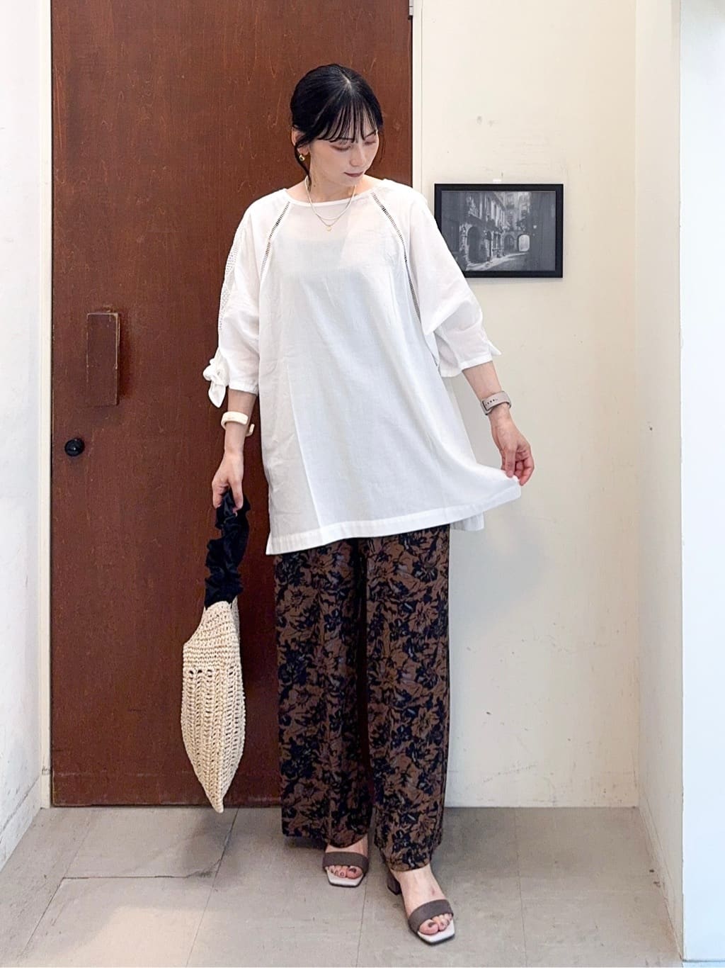 𝐇𝐢𝐫𝐨𝐦𝐢さんの「SHOO･LA･RUE｜【S-LL】お袖デザインが華やか はしごレースチュニック」を使ったコーディネート
