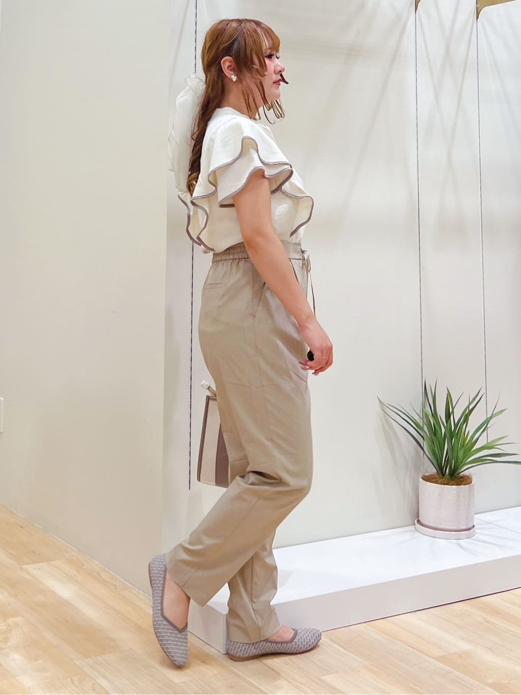 みことさんの「grove｜キレイも動きやすさも　美脚見えハイパーストレッチパンツ」を使ったコーディネート