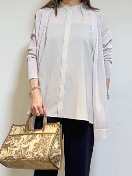 tomoさんの「UNTITLED｜【接触冷感/吸水速乾】フレアバックシャンブラウス」を使ったコーディネート
