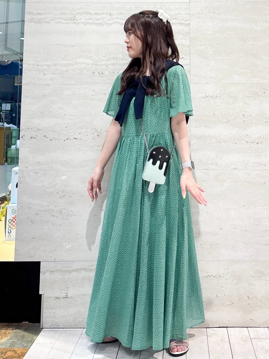 かほさんの「OPAQUE.CLIP｜トロピカルメタリックミニショルダーバッグ」を使ったコーディネート