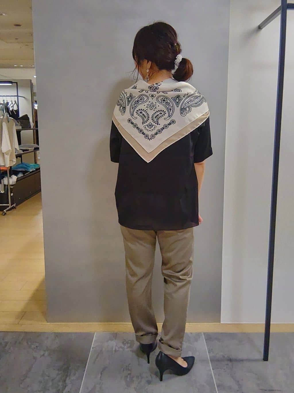 TOMOMIさんの「INDIVI｜【洗える】裾シアー半袖トップス」を使ったコーディネート