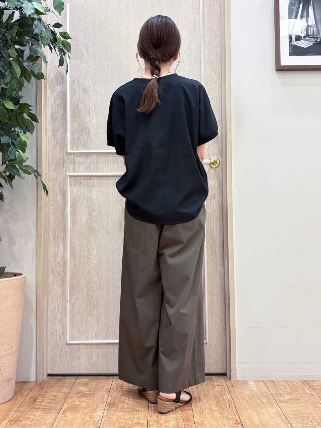 なみさんの「SHOO･LA･RUE｜【ひんやり/洗濯後しわになりにくい】リブ切り替えドルマンブラウス」を使ったコーディネート