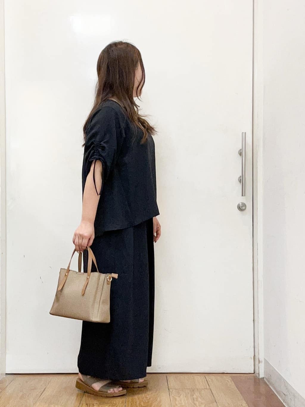 haruさんの「SHOO･LA･RUE｜アンクルゴムフラットサンダル」を使ったコーディネート