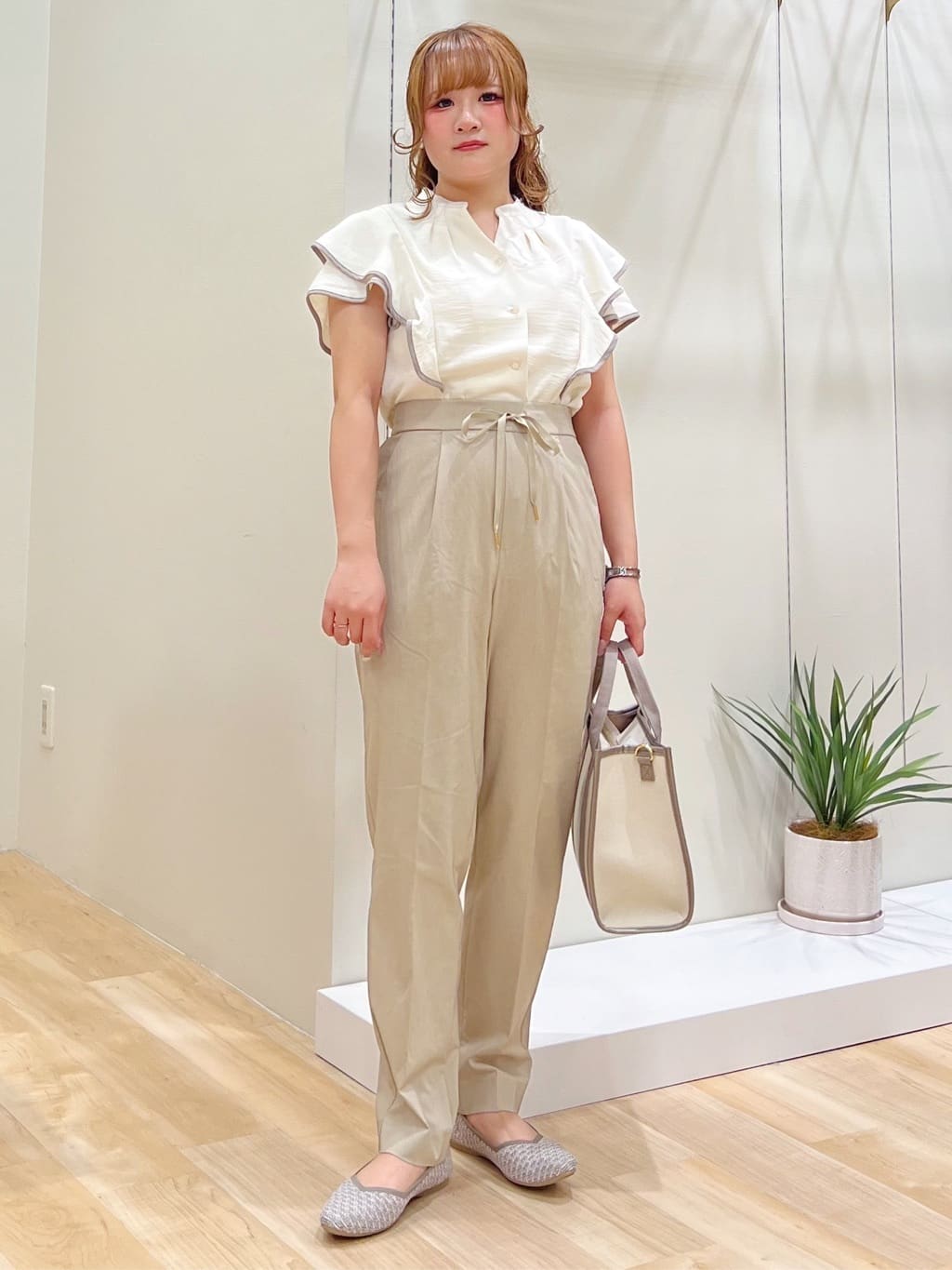 みことさんの「grove｜キレイも動きやすさも　美脚見えハイパーストレッチパンツ」を使ったコーディネート