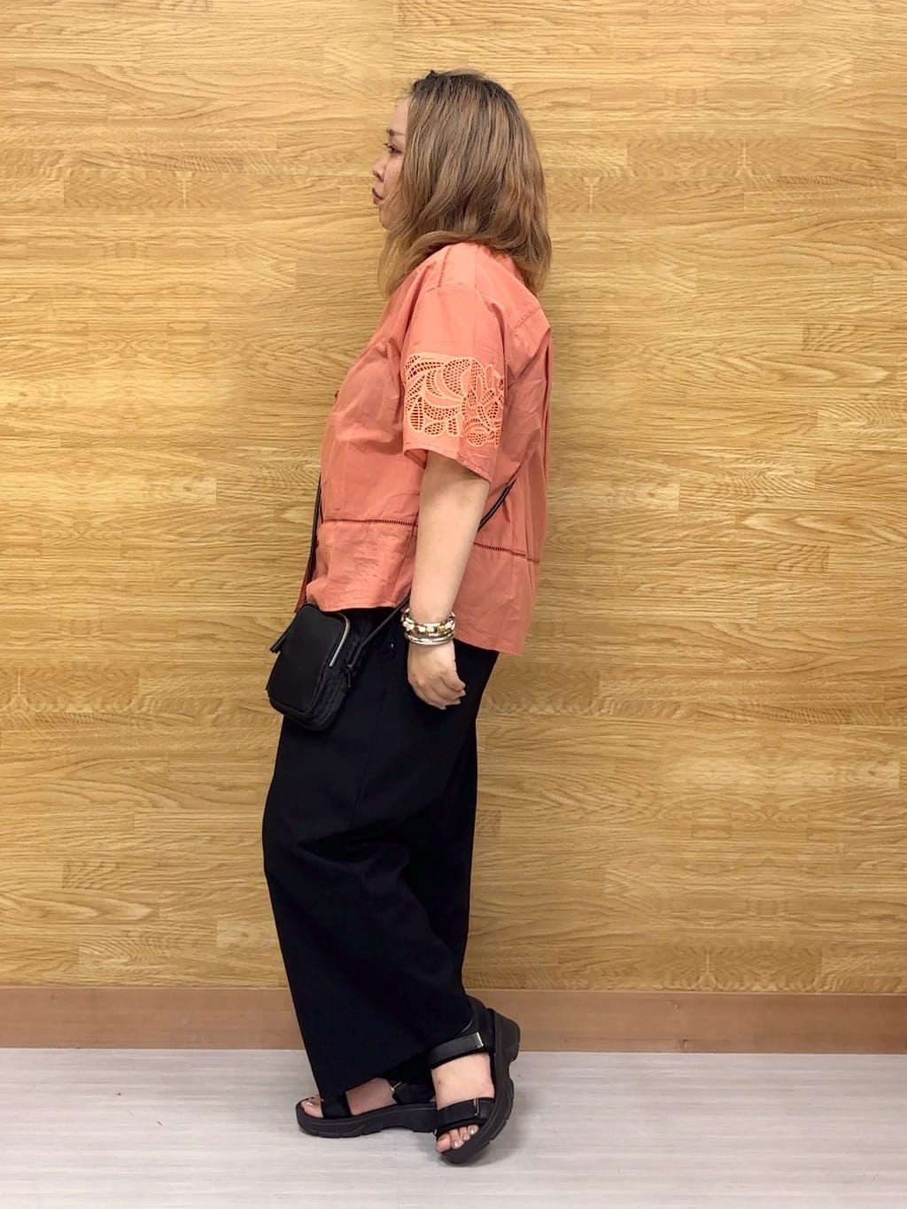 ぁむさんの「SHOO･LA･RUE｜【S-LL/6分袖】レースデザインで華やか見え お袖刺繍ブラウス」を使ったコーディネート