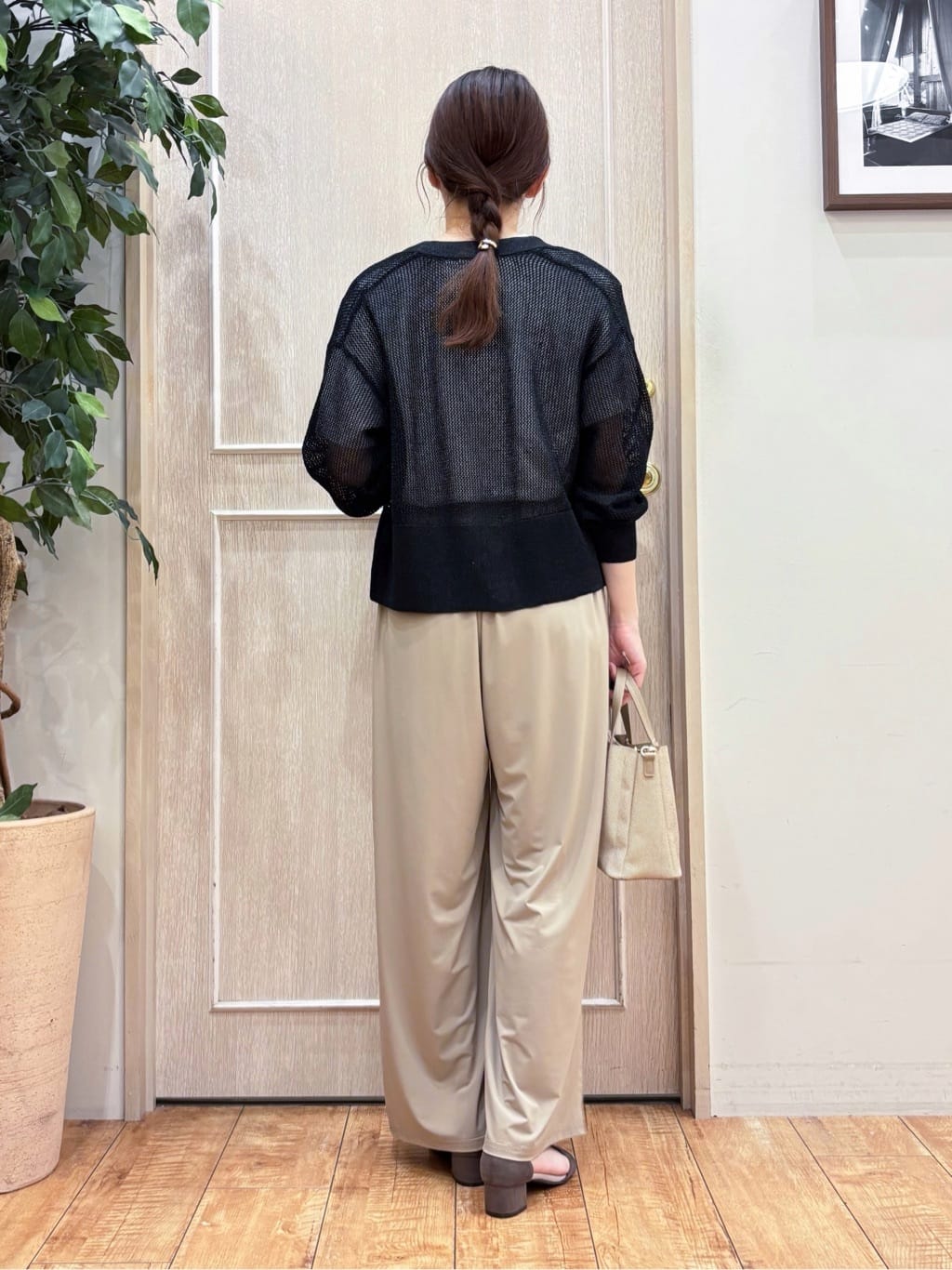 なみさんの「SHOO･LA･RUE｜キラッと光るラメとスパンコールが印象的 メッシュカーディガン」を使ったコーディネート