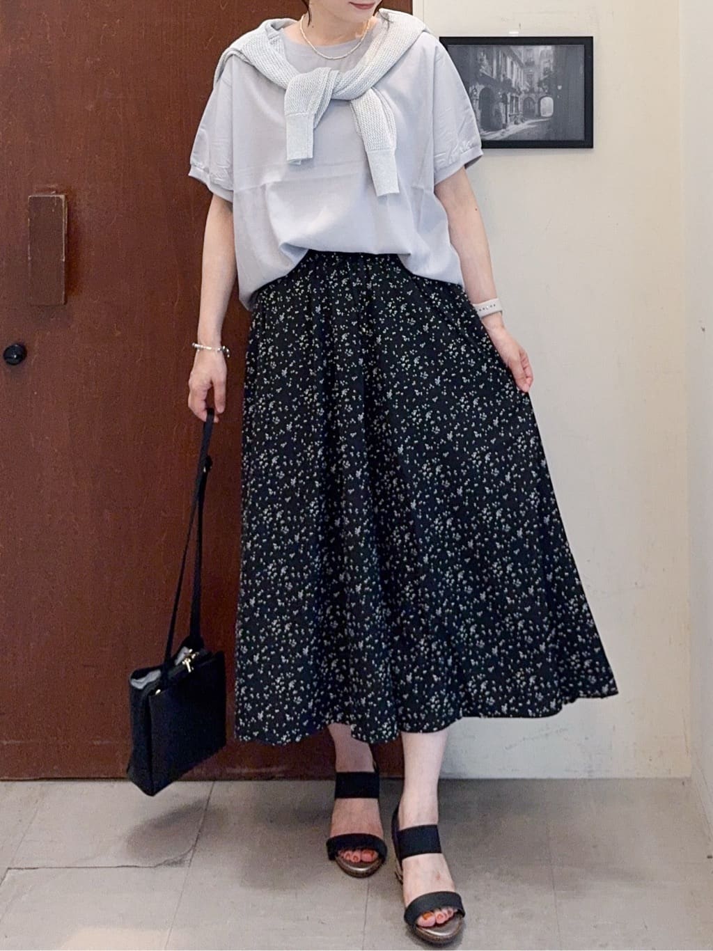 𝐇𝐢𝐫𝐨𝐦𝐢さんの「SHOO･LA･RUE｜キラッと光るラメとスパンコールが印象的 メッシュカーディガン」を使ったコーディネート