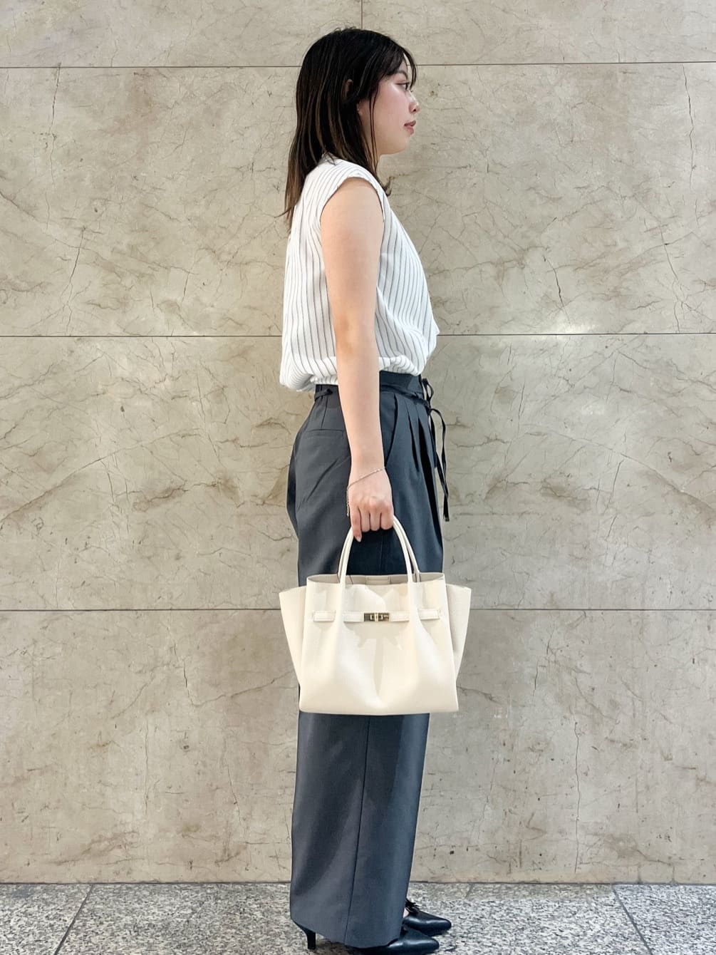 まひるさんの「index｜ストレッチ2タックワイドパンツ【洗濯機洗い可／接触冷感／吸水速乾】」を使ったコーディネート
