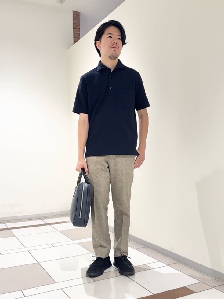 及川さんの「TAKEO KIKUCHI｜【抗菌防臭】COOL DOTS（R）ドビープリント パンツ」を使ったコーディネート