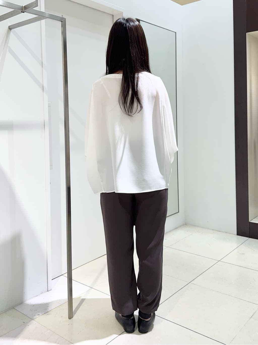 kaoruさんの「UNTITLED｜【吸水速乾/ウエストゴム】バックサテン ジョグパンツ」を使ったコーディネート