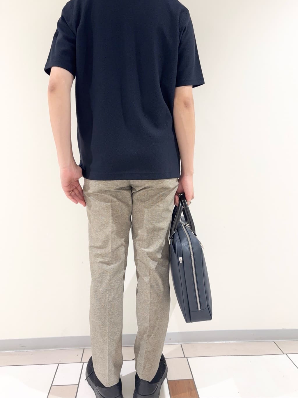 及川さんの「TAKEO KIKUCHI｜【抗菌防臭】COOL DOTS（R）ドビープリント パンツ」を使ったコーディネート