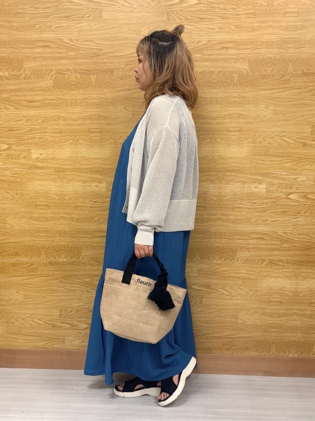 ぁむさんの「SHOO･LA･RUE｜キラッと光るラメとスパンコールが印象的 メッシュカーディガン」を使ったコーディネート