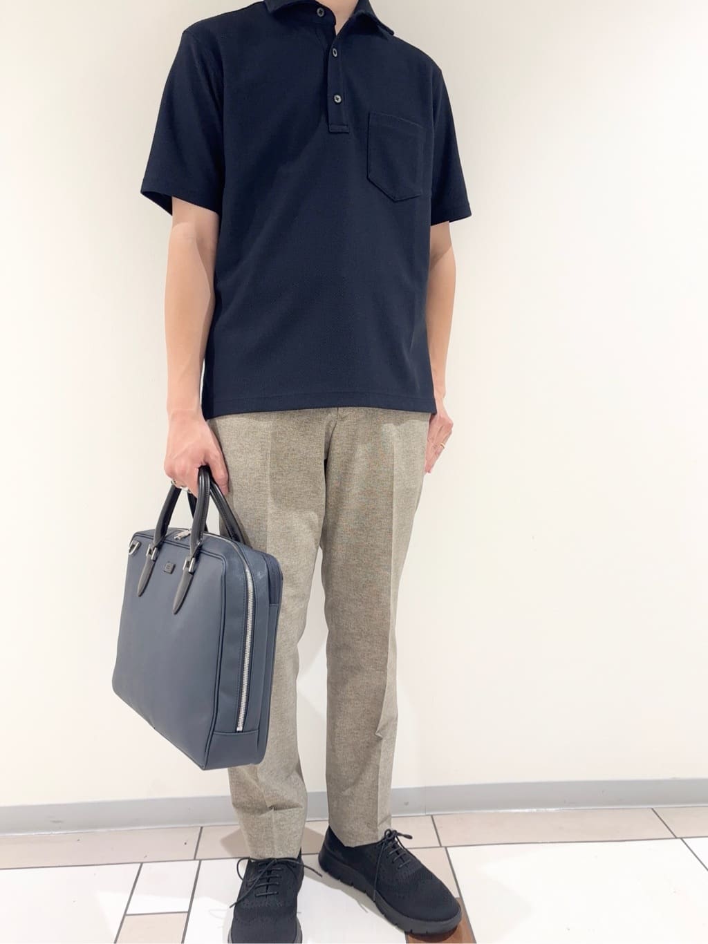 及川さんの「TAKEO KIKUCHI｜【抗菌防臭】COOL DOTS（R）ドビープリント パンツ」を使ったコーディネート