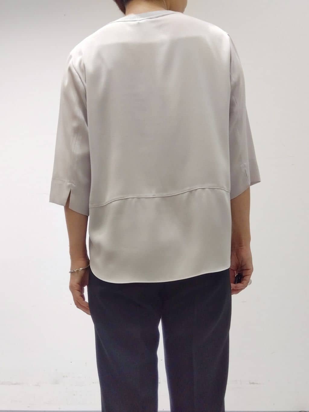 Kさんの「INDIVI｜【定番スーツ／UVケア／洗える】ウール調タックテーパードパンツ」を使ったコーディネート