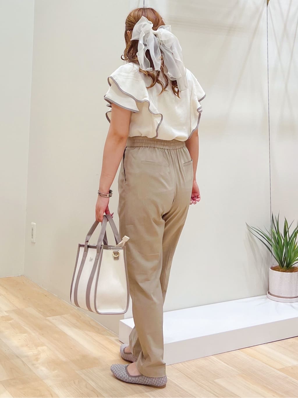 みことさんの「grove｜キレイも動きやすさも　美脚見えハイパーストレッチパンツ」を使ったコーディネート