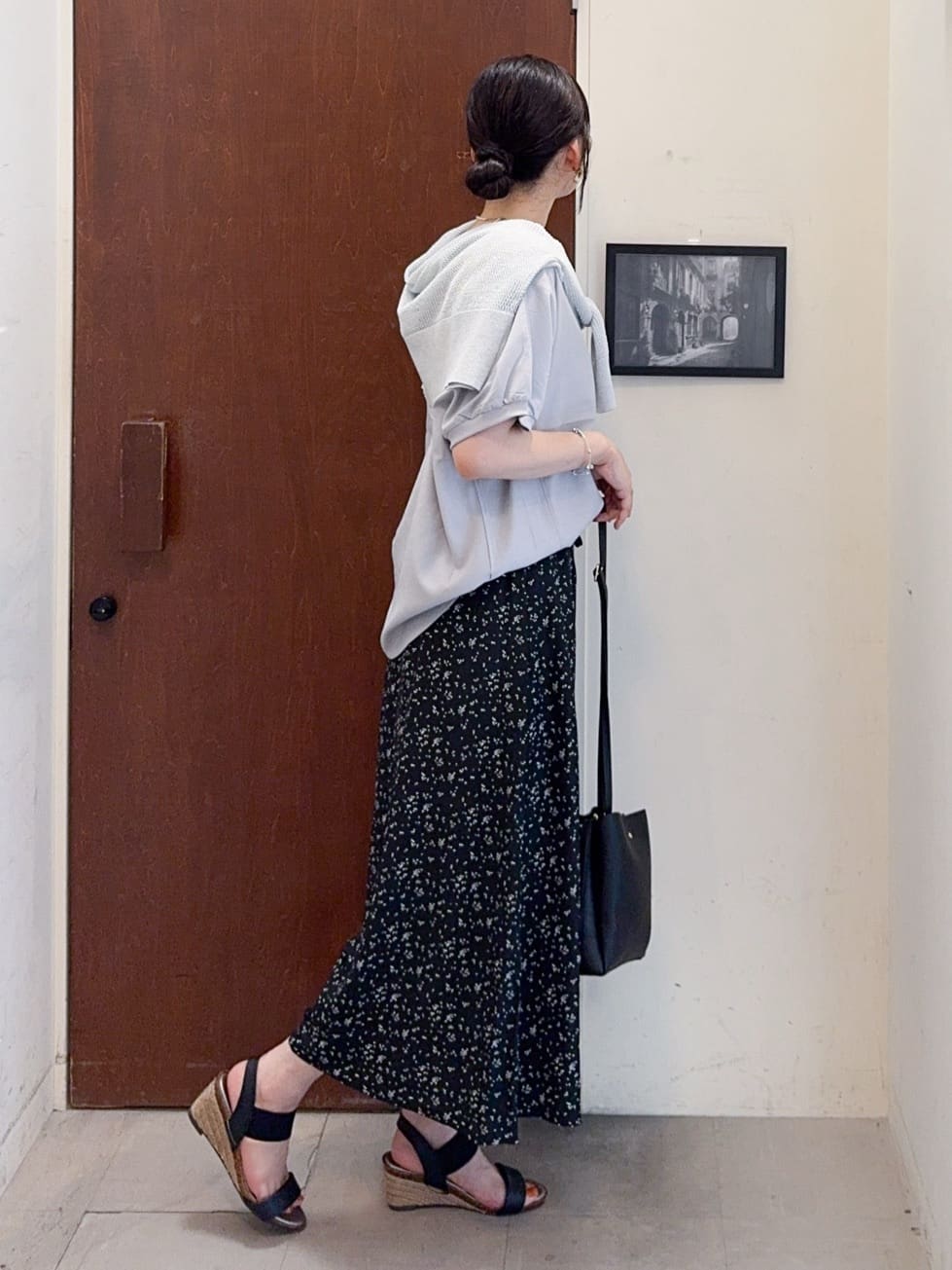 𝐇𝐢𝐫𝐨𝐦𝐢さんの「SHOO･LA･RUE｜キラッと光るラメとスパンコールが印象的 メッシュカーディガン」を使ったコーディネート