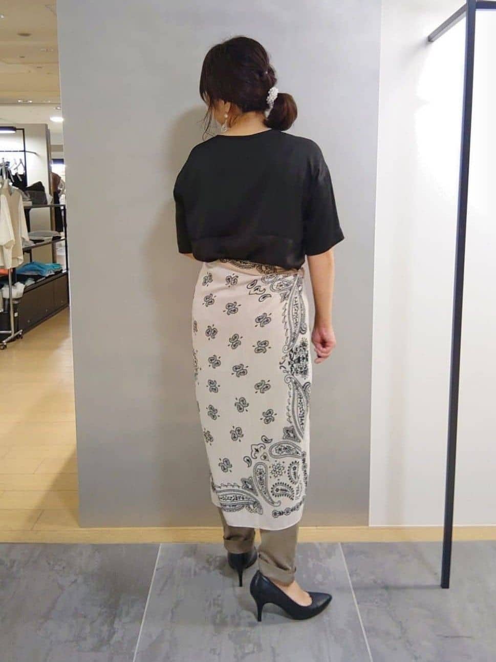 TOMOMIさんの「INDIVI｜【洗える】裾シアー半袖トップス」を使ったコーディネート