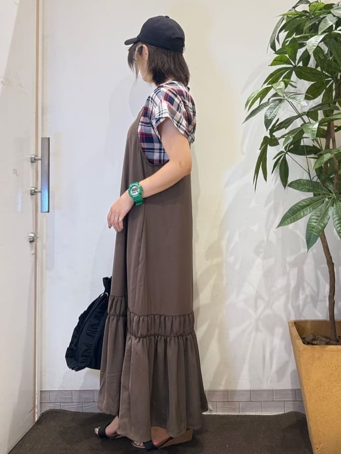 misakiさんの「SHOO･LA･RUE｜【ひんやり】シャーリングがアクセントに 大人のデザインキャミワンピース」を使ったコーディネート