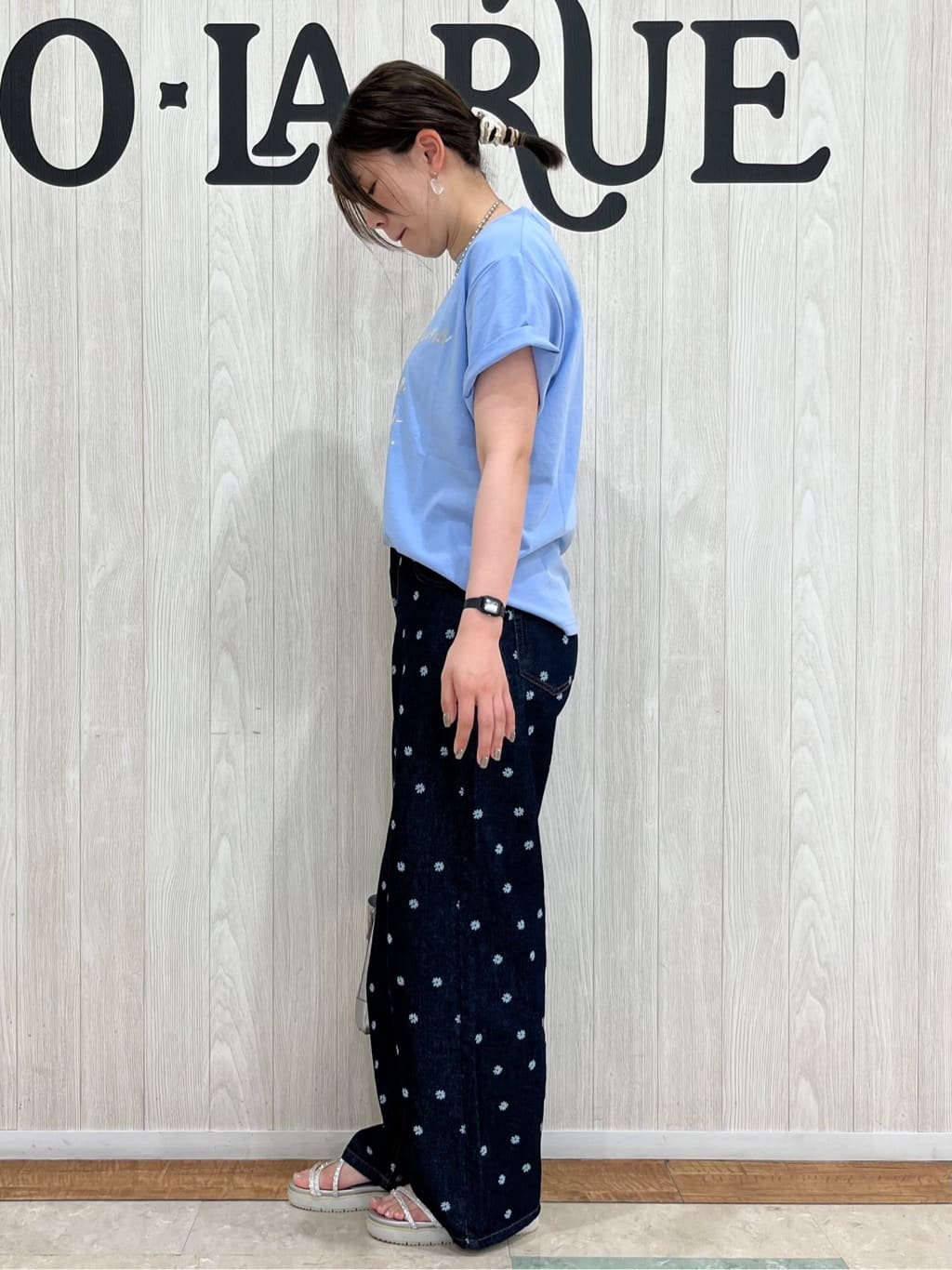 shiiさんの「SHOO･LA･RUE｜【S-LL/ひんやり/UV】選べる6柄でそれぞれ欲しくなる プリントTシャツ」を使ったコーディネート