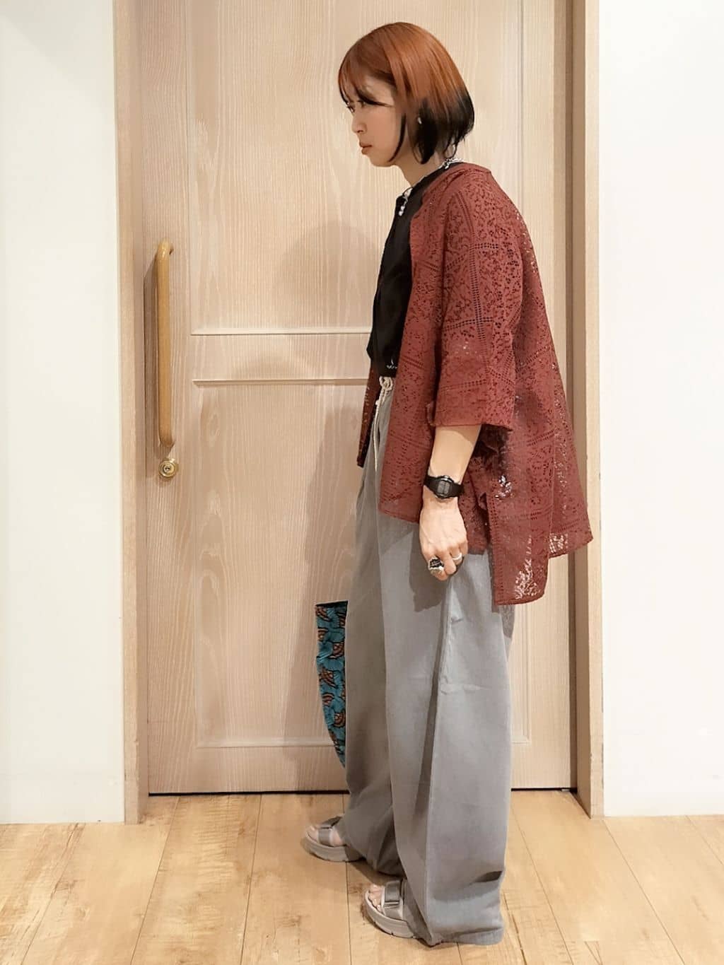YUKIさんの「SHOO･LA･RUE｜大人レトロスタイルに レースポンチョシャツ」を使ったコーディネート