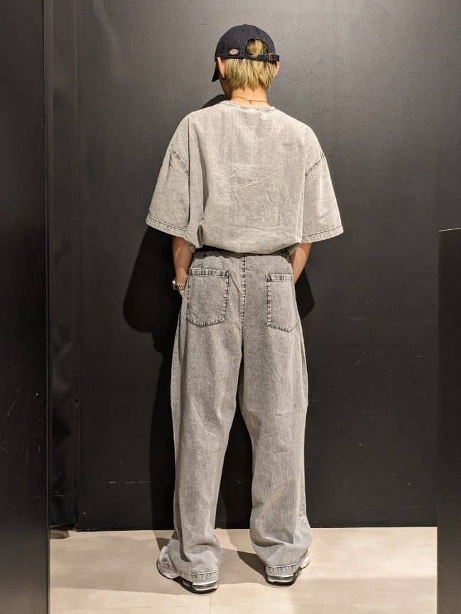 Astさんの「THE SHOP TK｜ライトデニム半袖Tシャツ【洗濯機OK】」を使ったコーディネート