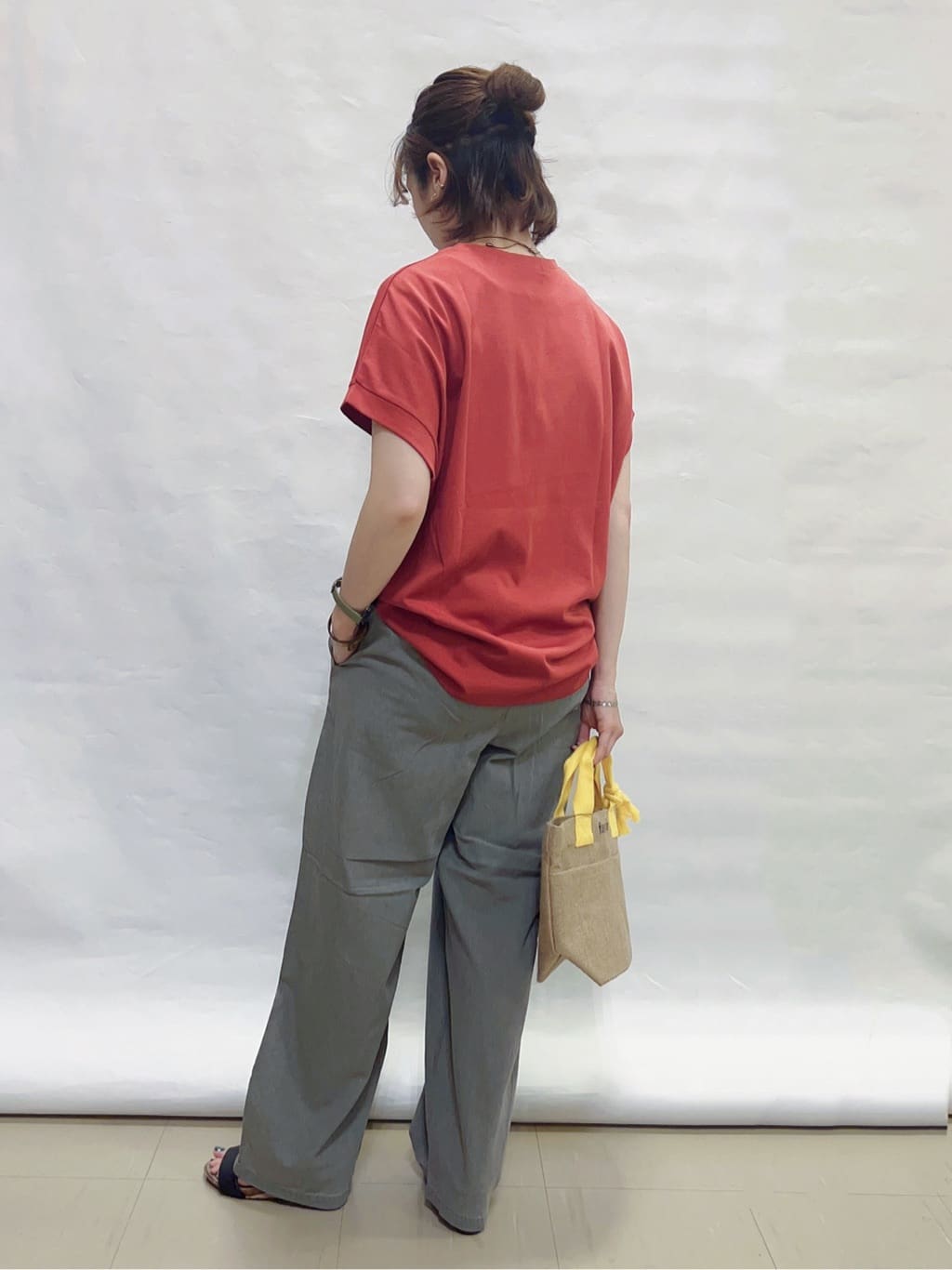 まっつんさんの「SHOO･LA･RUE｜【S-LL/汗ジミ軽減/ひんやり/UV】体型カバーに タック入りドルマントップス」を使ったコーディネート