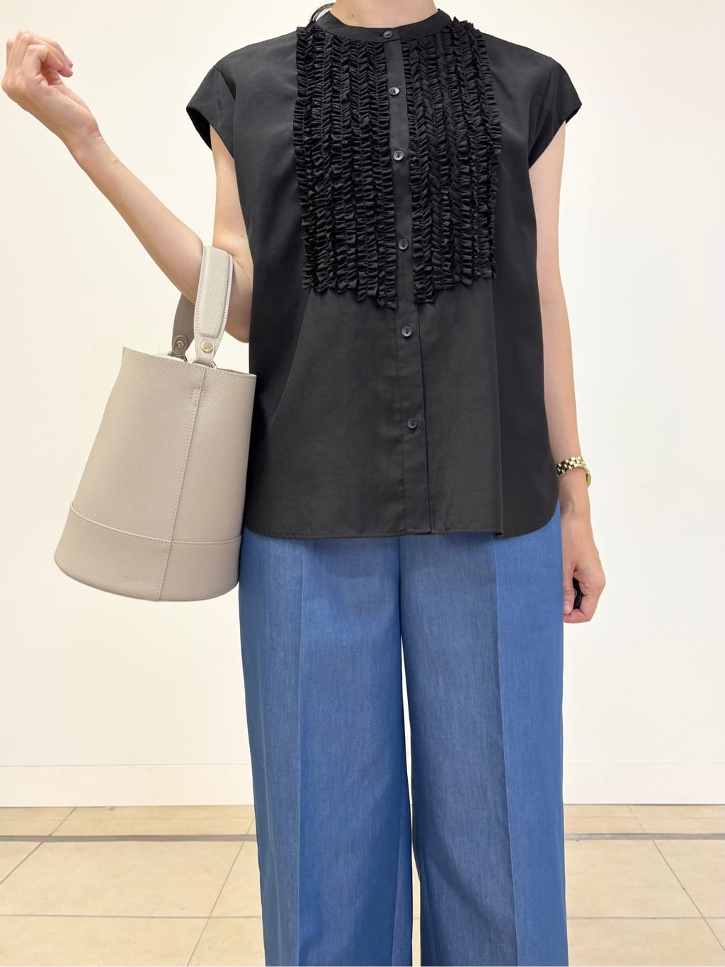 YOKOTAさんの「DRESSTERIOR｜シュリンクレザーバケットBAG」を使ったコーディネート