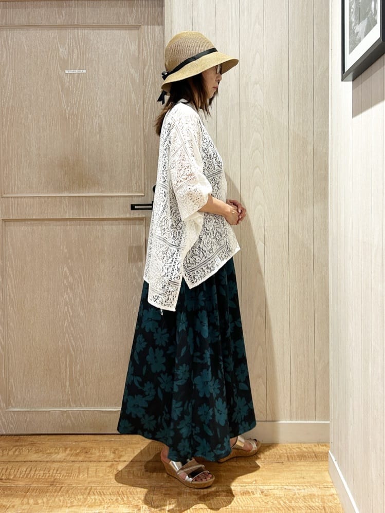 yukaさんの「SHOO･LA･RUE｜大人レトロスタイルに レースポンチョシャツ」を使ったコーディネート