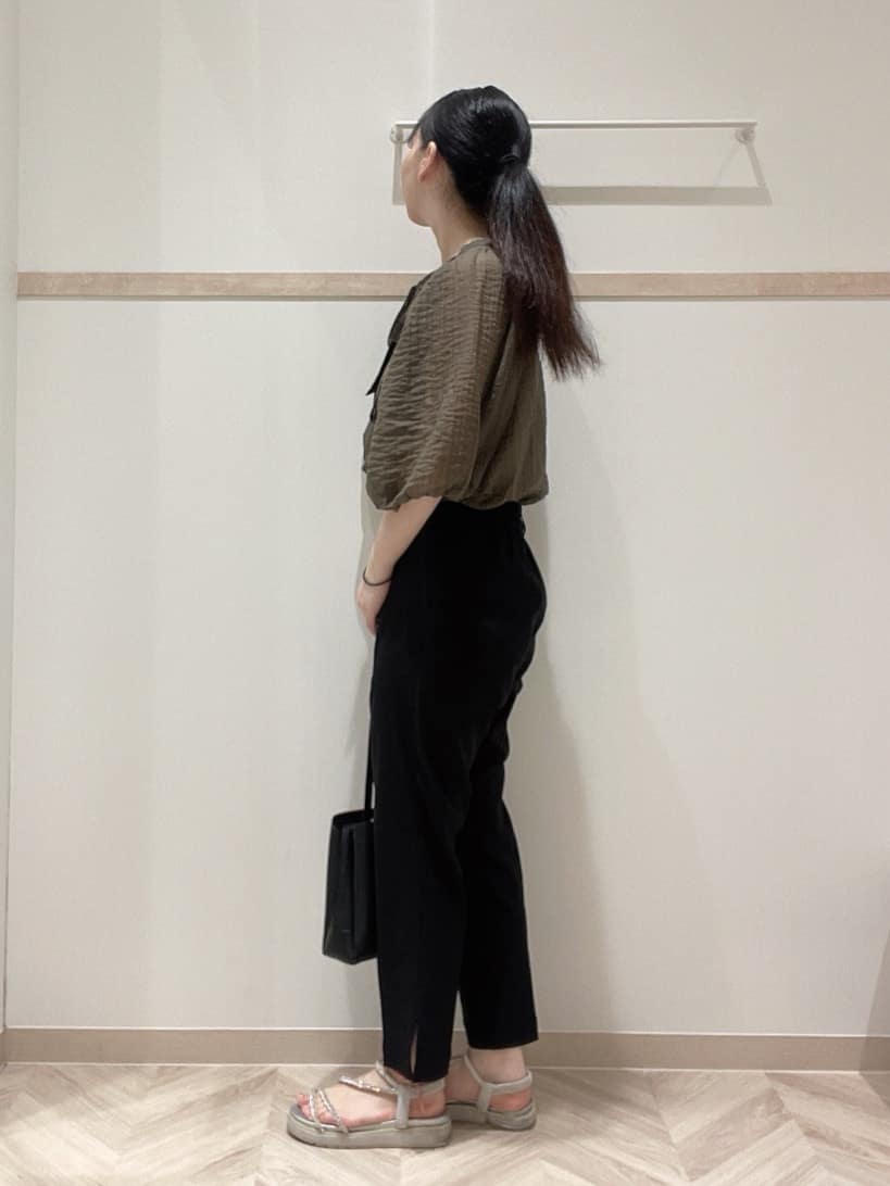 AYAさんの「SHOO･LA･RUE｜【S-LL/前後2WAY】バルーンスリーブが華やか こなれ見えシアーブラウス」を使ったコーディネート