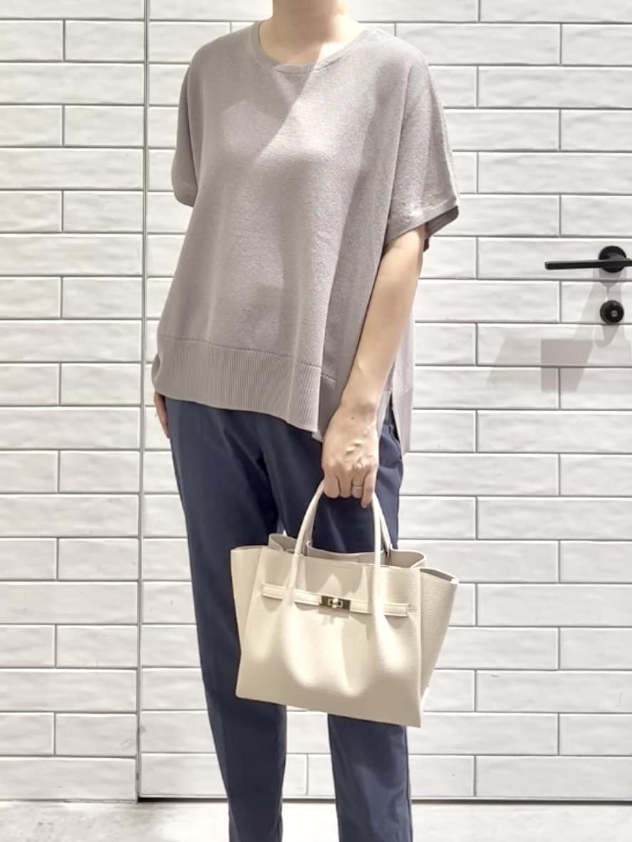 しおりさんの「OPAQUE.CLIP｜《5色展開／S-LLサイズ》リラクシーメッシュニット【洗濯機洗い可】」を使ったコーディネート